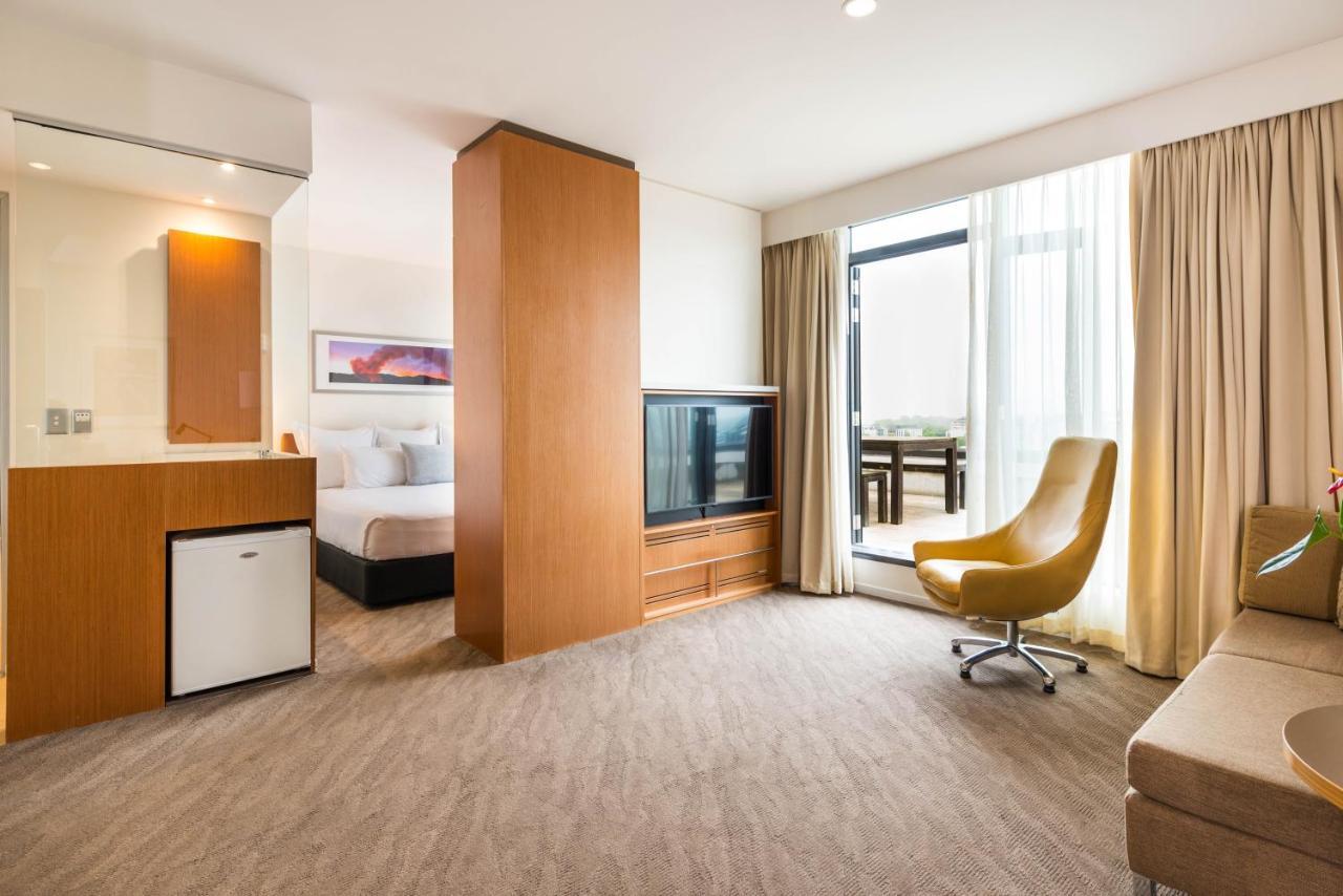 Novotel Christchurch Cathedral Square Экстерьер фото