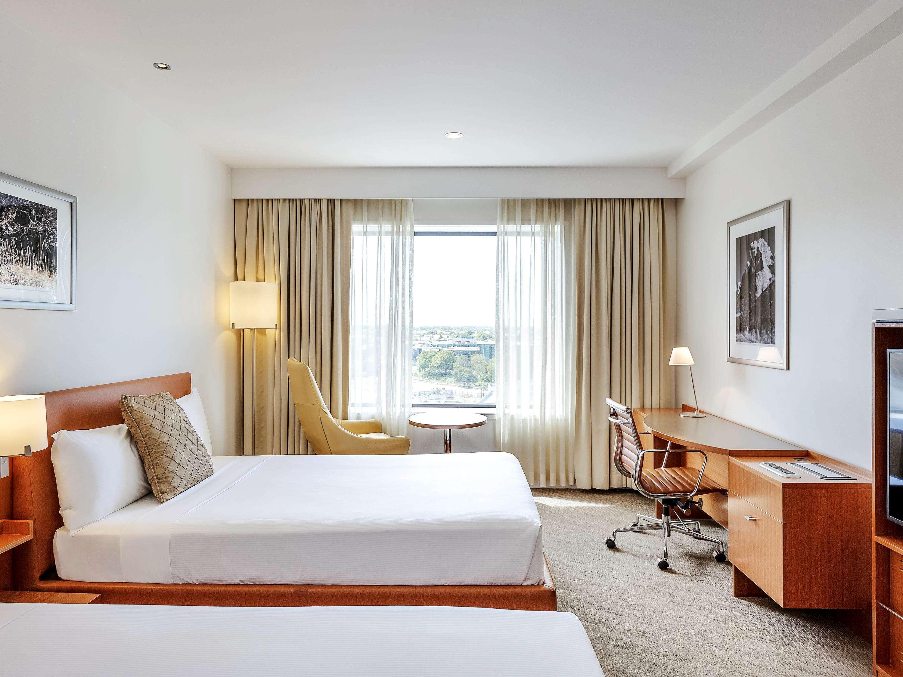 Novotel Christchurch Cathedral Square Экстерьер фото