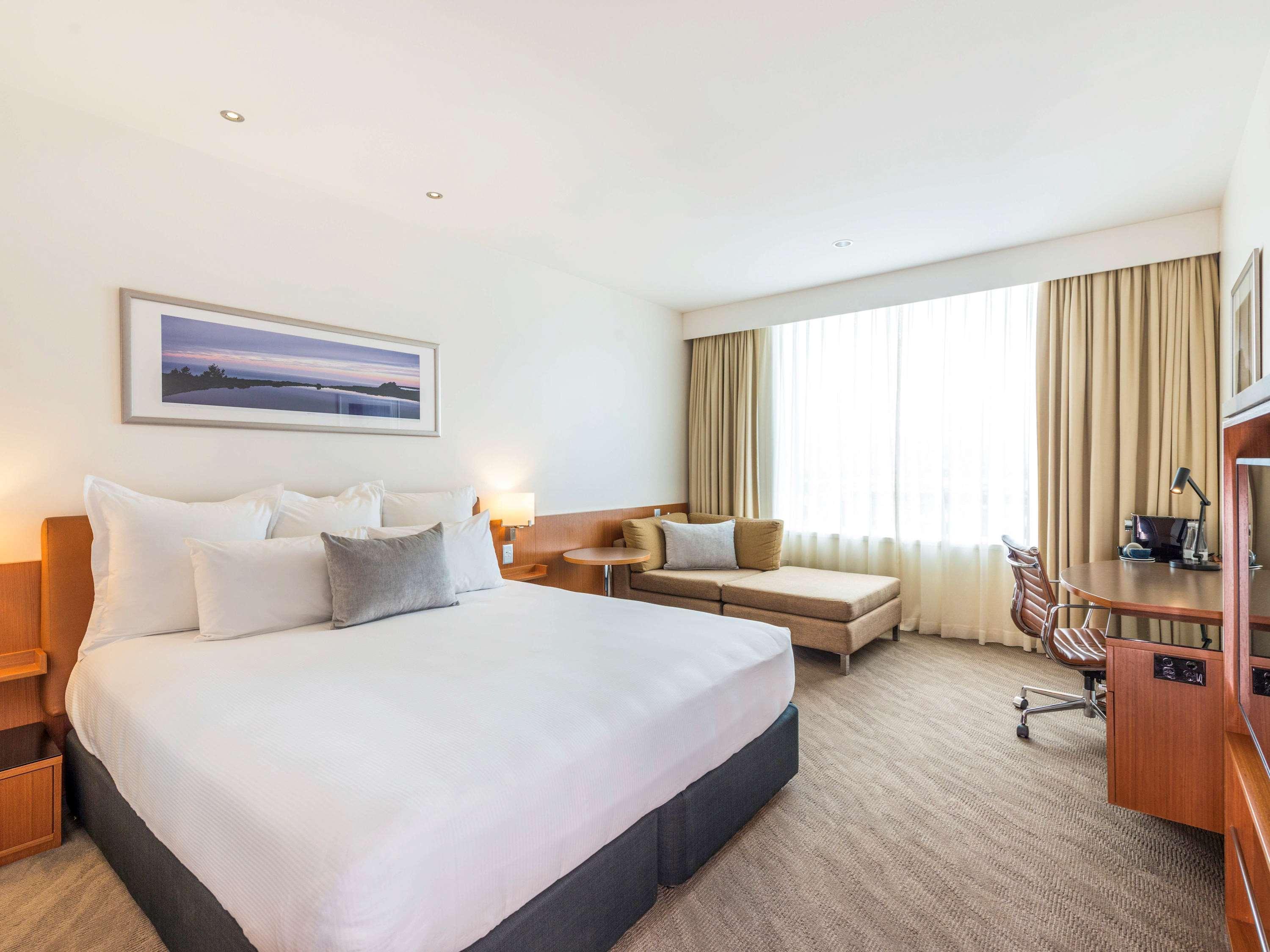 Novotel Christchurch Cathedral Square Экстерьер фото