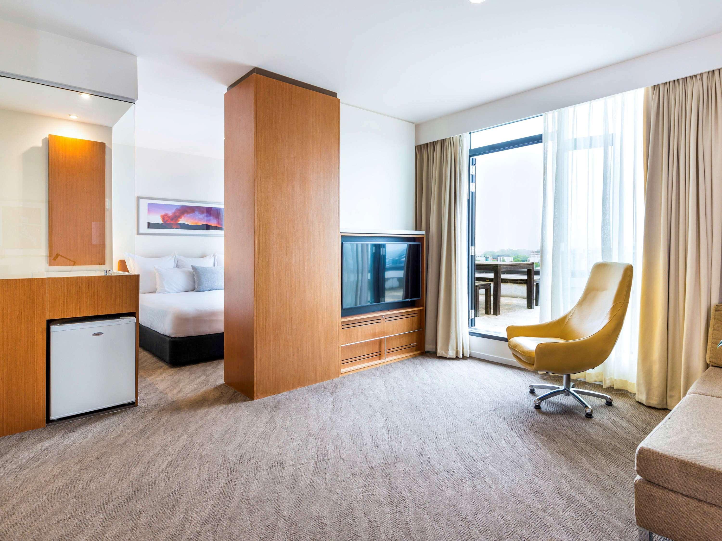 Novotel Christchurch Cathedral Square Экстерьер фото